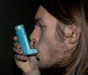Utilisation Puffit : comme un inhalateur de poche
